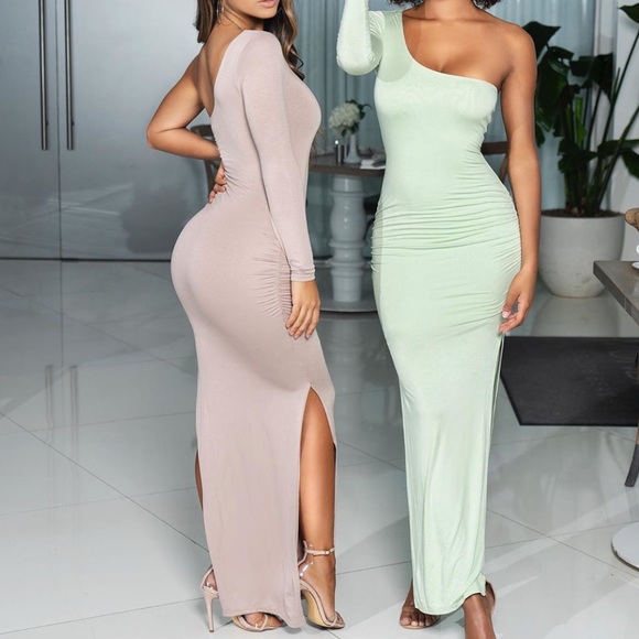 Hot Miami Styles Dresses & Skirts - NWT One Shoulder Sleeve Ruched Slit Maxi Dress